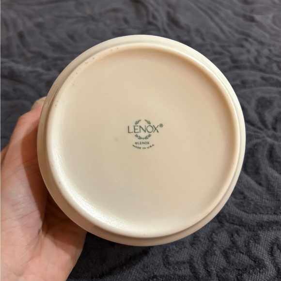 Lenox Ivory Cream Woodland Candy/Nut/Bon Bon Bowl Scallop Edge Vintage Porcelain - Picture 3 of 3